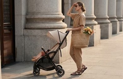 Why the Neobreez THETA Automatic Fold Stroller Is Designed for Effortless Everyday Adventures